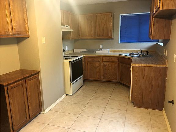 5th image of 1205 Glen Creek Dr