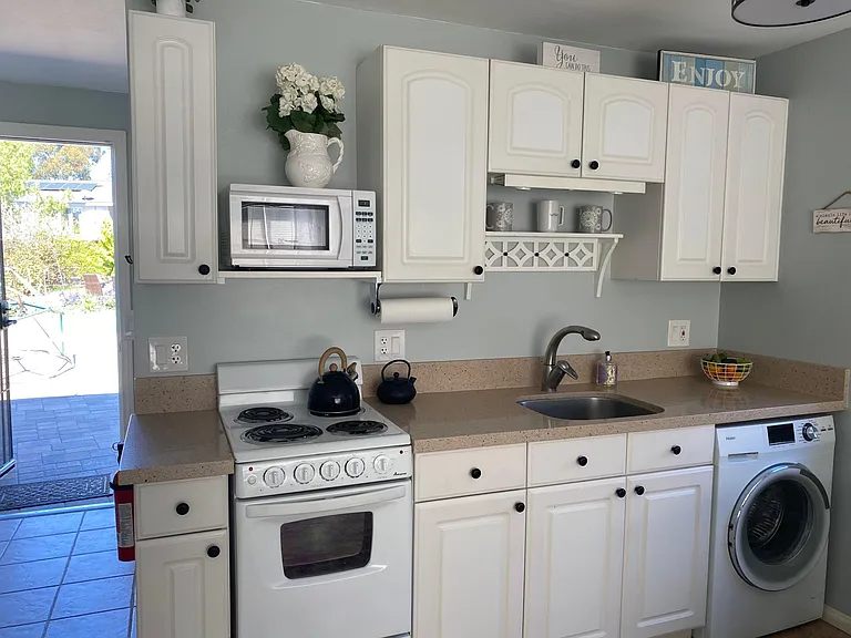 1306 Basswood Ave — Photo 4