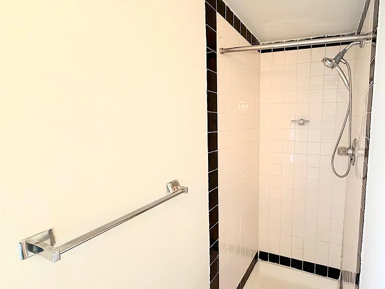 1209 Locust St #3F — Photo 9