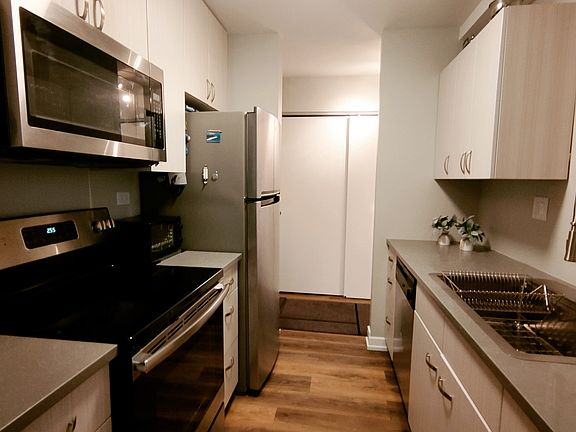 5th image of 1810 Hemlock Pl APT 110