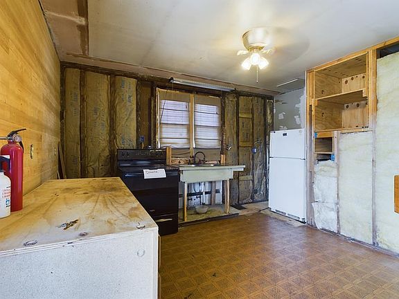 4th image of 827 Grant Ave.