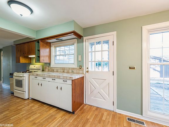 4th image of 803 Greenwood Ave