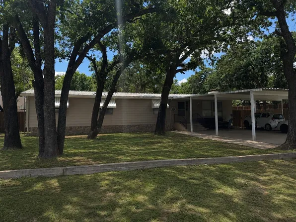 820 Branding Iron Trl, Granbury, TX 76049