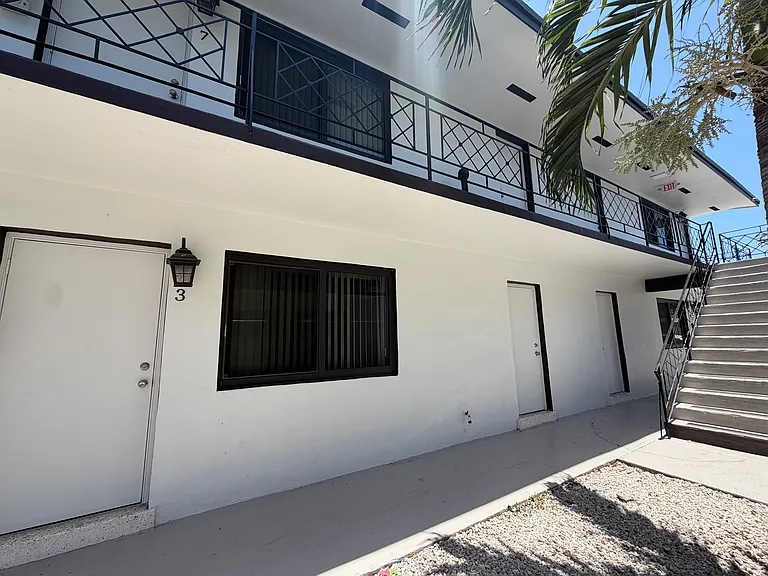2012 NW Flagler Ter #3 — Photo 22