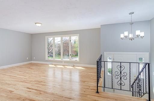 2nd image of 14 Cullen Dr
