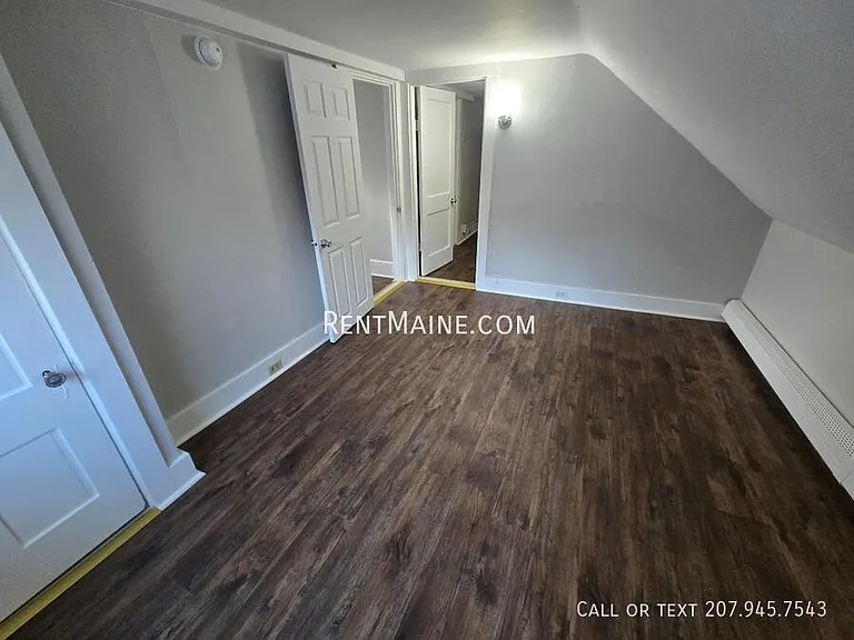 402-404 Hammond St #3 — Photo 4