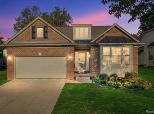 524 Brady Ln, Pontiac, MI 48342