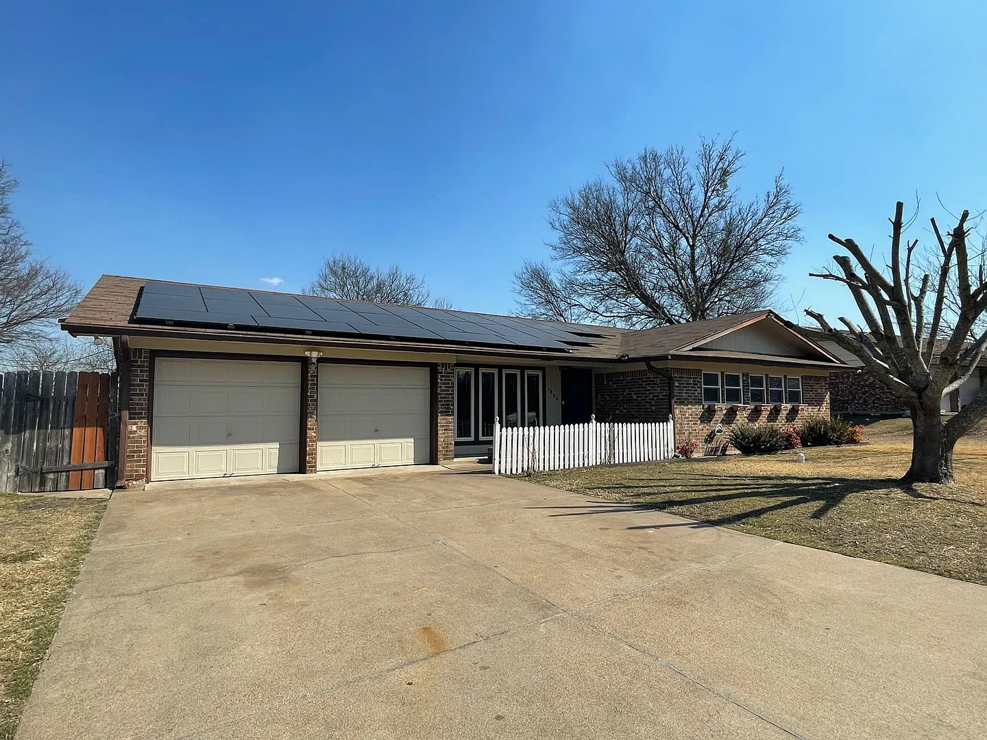 Viewable September 2nd! Pets Accepted! — Photo 2