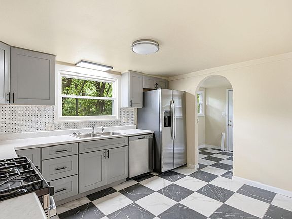 4th image of 719 Mikel St