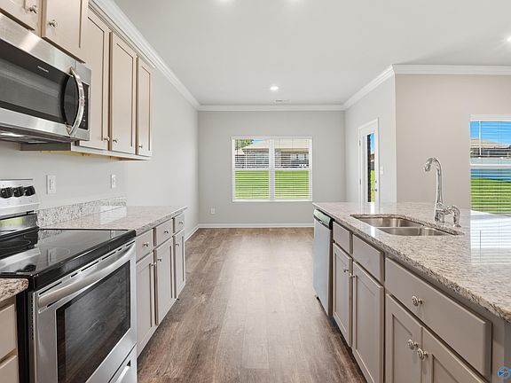 5th image of 105 Dace Ct