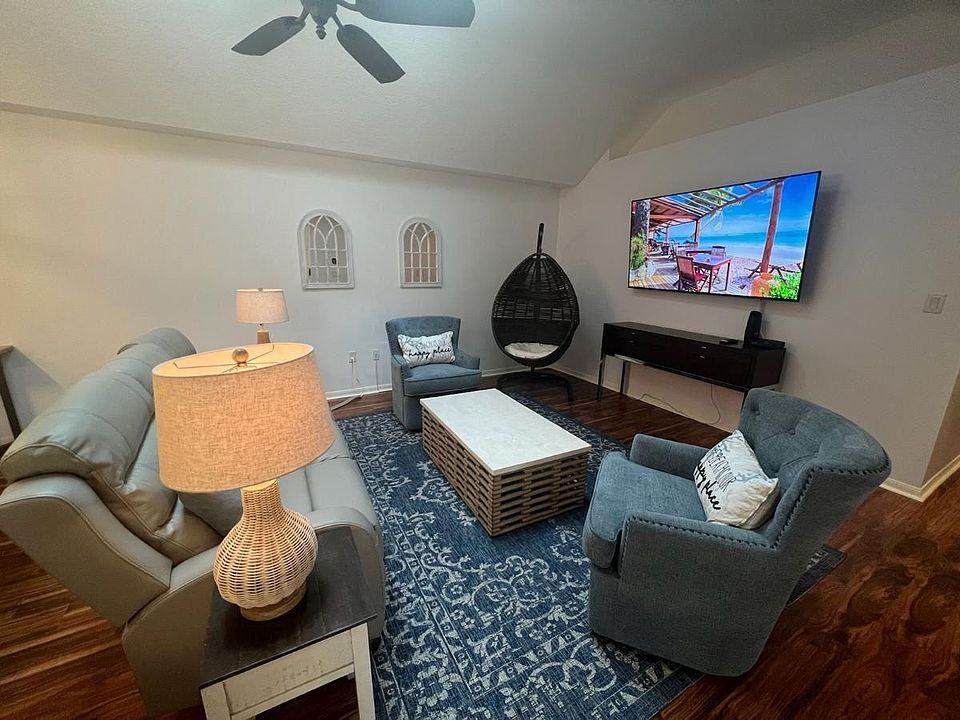 Living Room with Flat Screen