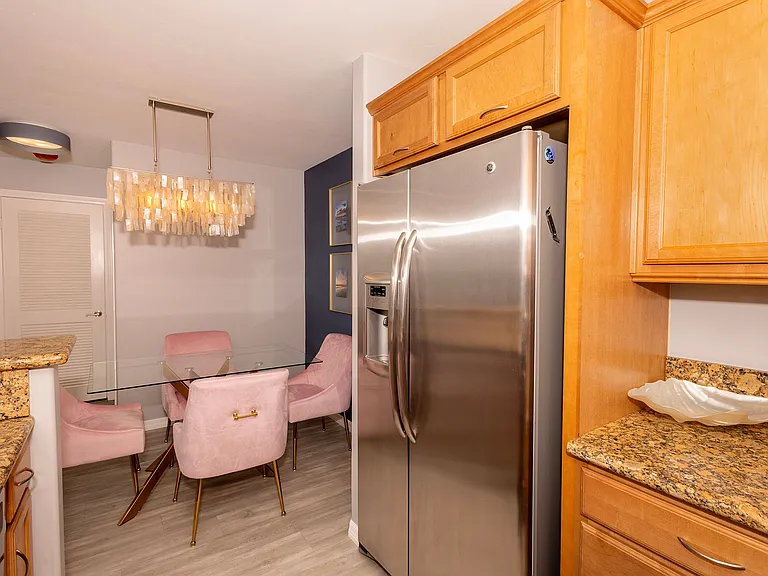 5252 Balboa Arms Dr #167 — Photo 9