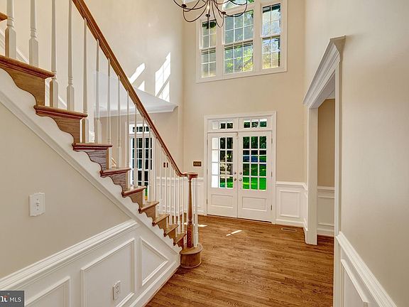 3rd image of 10588 Canterberry Rd