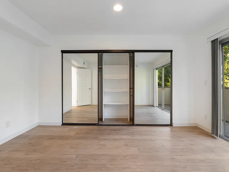 13046 Moorpark St #204 — Photo 14