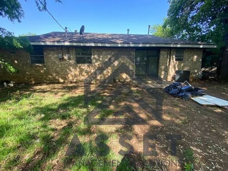 1612 Melinda Ln — Photo 14