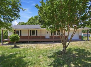 4237 Valley Cir, Thomasville, NC 27360