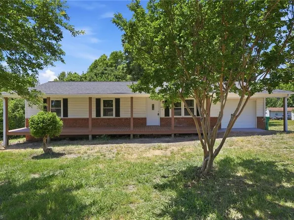4237 Valley Cir, Thomasville, NC 27360