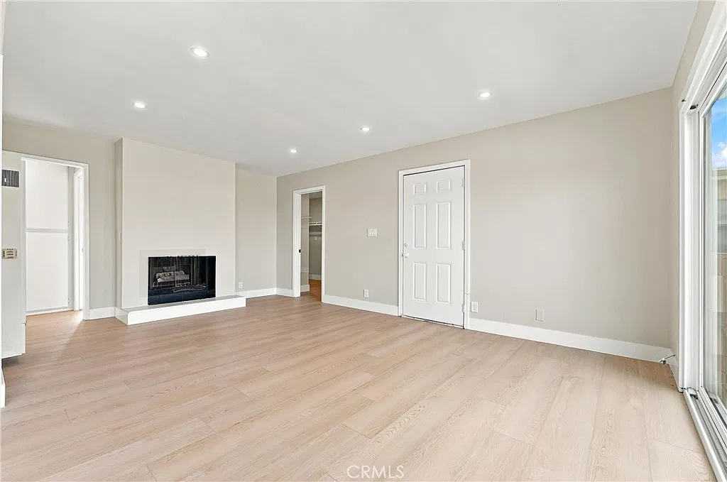 3 bed, 1350 sqft, $3,200 — Photo 3