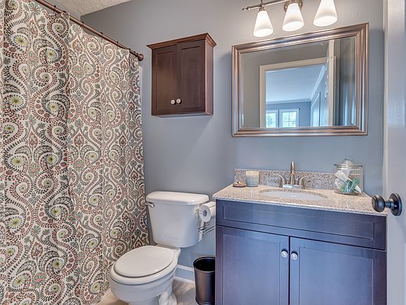 Full Bathroom upstairs
