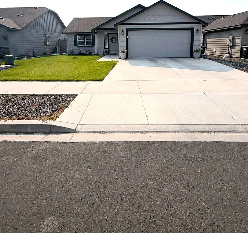 Fully Furnished Home, All utilities, Internet & Landscaping Included — Photo 1