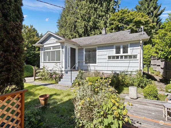 10821 24th Ave NE, Seattle, WA 98125