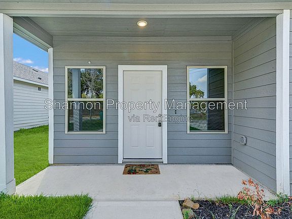 2nd image of 407 E Avenue G