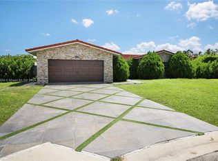 10640 NW 39th Ct, Coral Springs, FL 33065