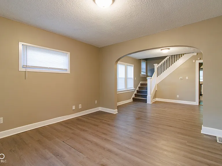 3328 E New York St — Photo 3