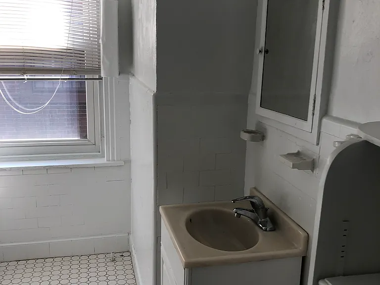 2124 Walnut St #3R — Photo 3