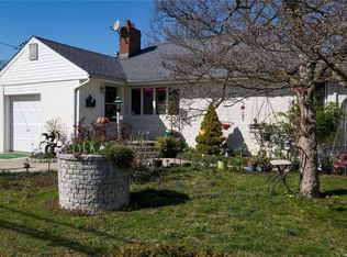 1345 Thompson St, Valley Stream, NY 11580