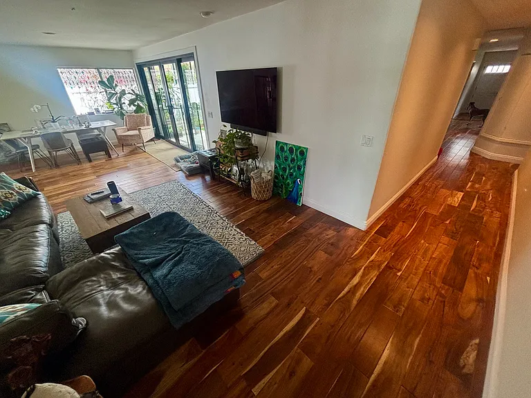 2064 Glasgow Ave — Photo 7