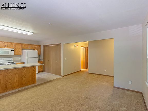 3rd image of 1420 Beechwood Ter APT 15