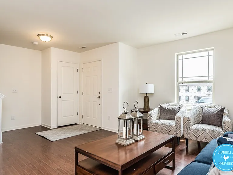 515 Hobkirks Pl — Photo 2