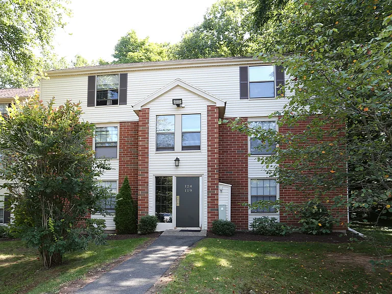 Ridgefield Apartments — Photo 16