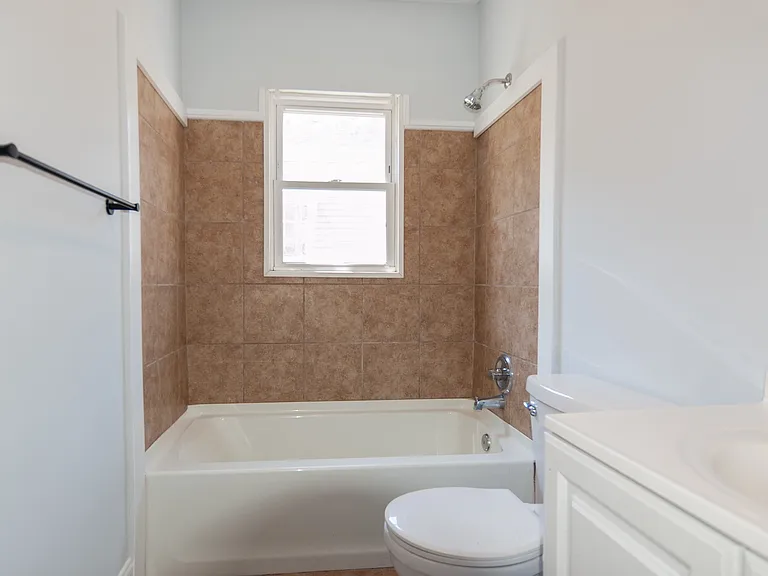 916 Park Ave #B — Photo 10