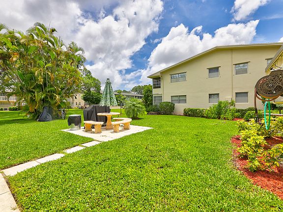 4th image of 333 Markham Cres #O-333