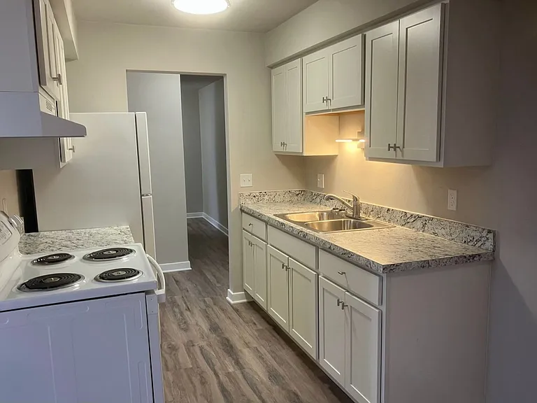 611 N Harrison St — Photo 7