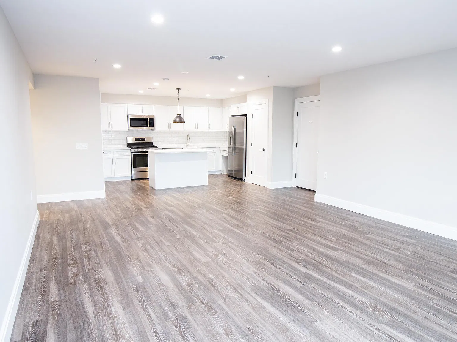 2 bed, 1400 sqft, $3,400 — Photo 3