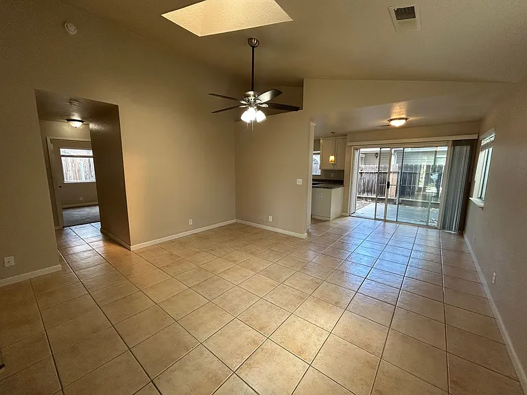 2924 Merle Ave — Photo 4