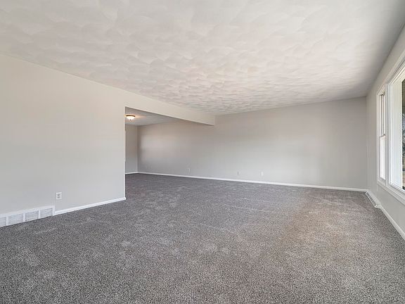 3rd image of 3902 Lemans Dr