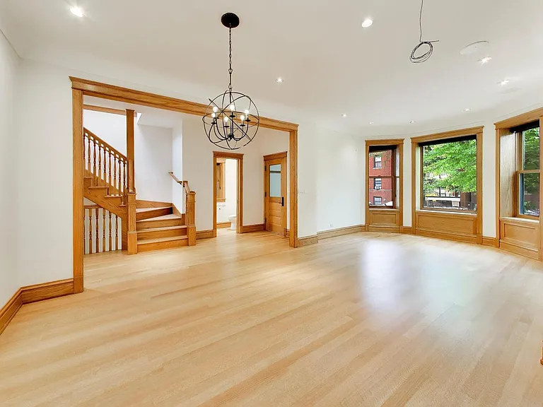 3752 N Wayne Ave — Photo 3