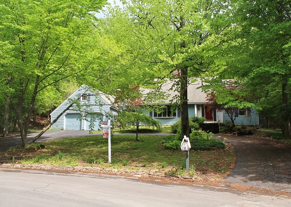 1st image of 102 Holly Cir