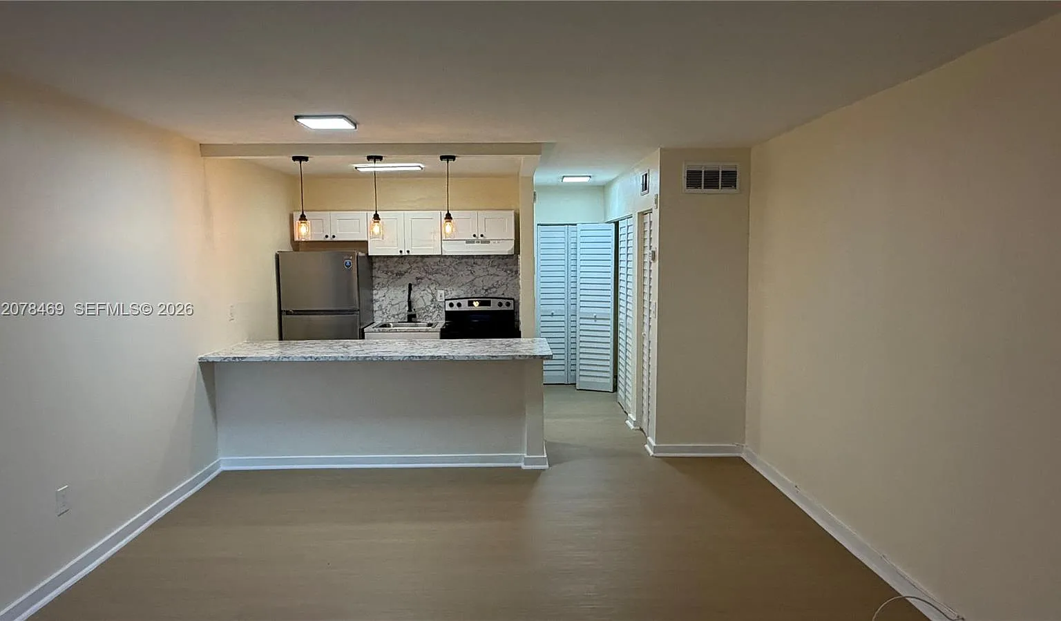 New World Condo Apts Iii — Photo 2