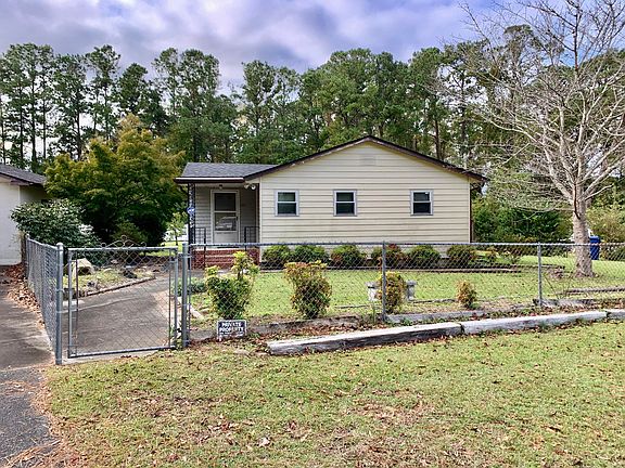 2nd image of 142 Lynnwayne Circle