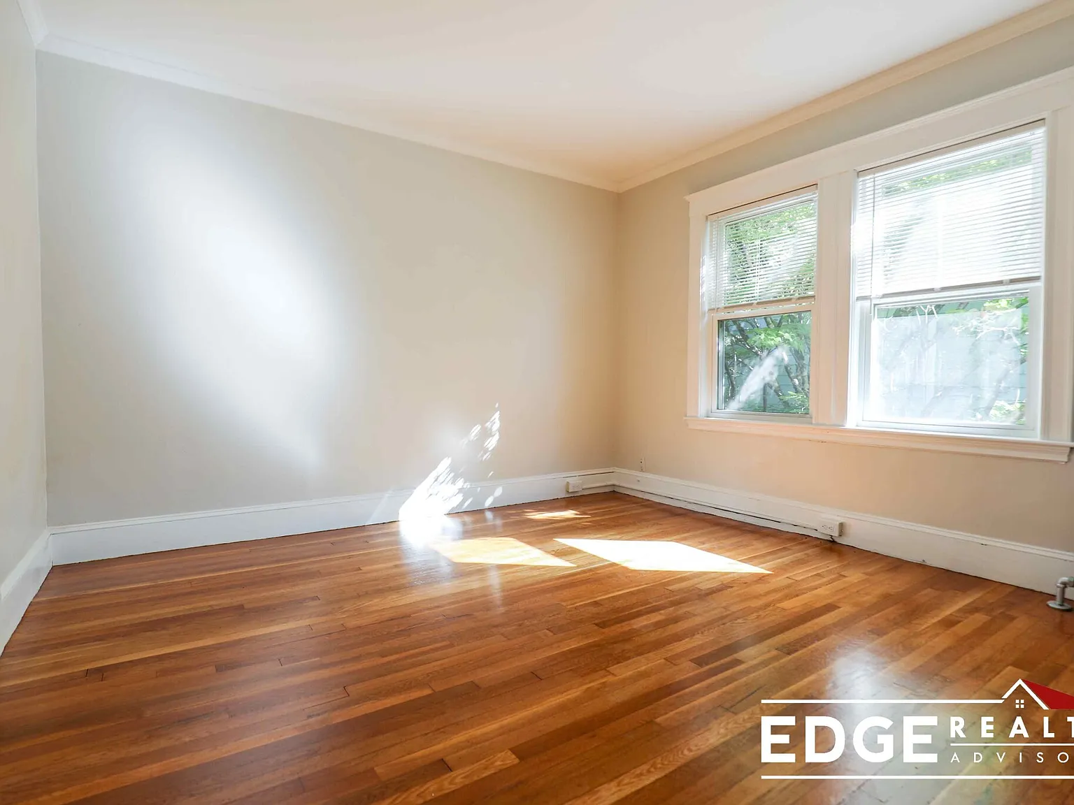 4 bed, 2200 sqft, $4,600 — Photo 4