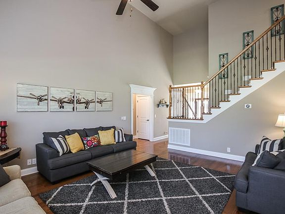 3rd image of 2742 Beaulah Dr