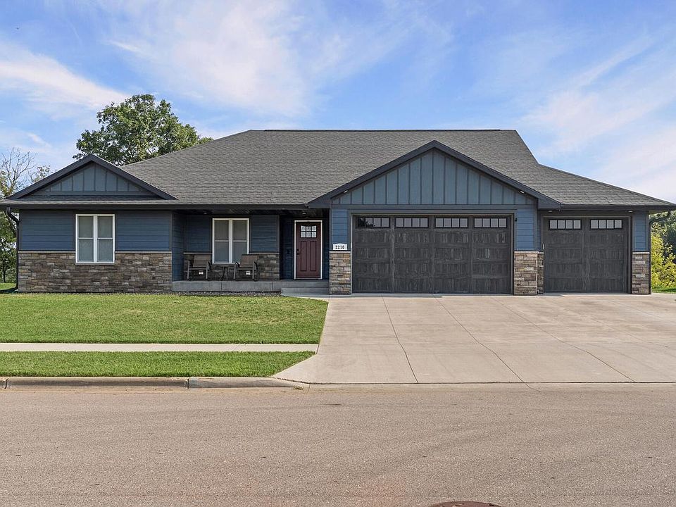 1st image of 2210 Tom Anderson STREET
