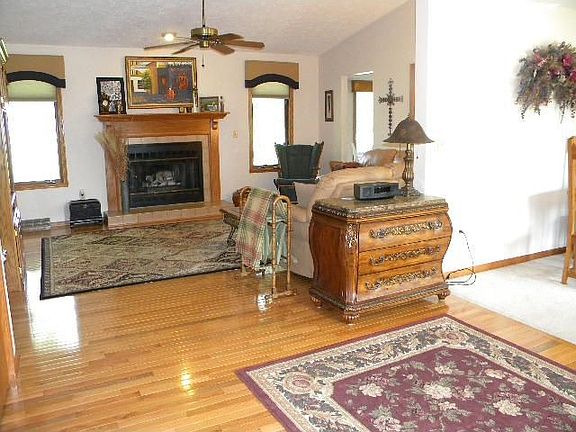 5th image of 12725 Bellmawr Ln