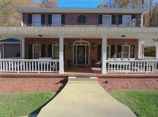 68 Crosby Dr, Nitro, WV 25143