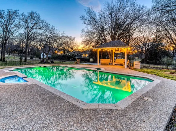 144 Hillside Dr E, Burleson, TX 76028